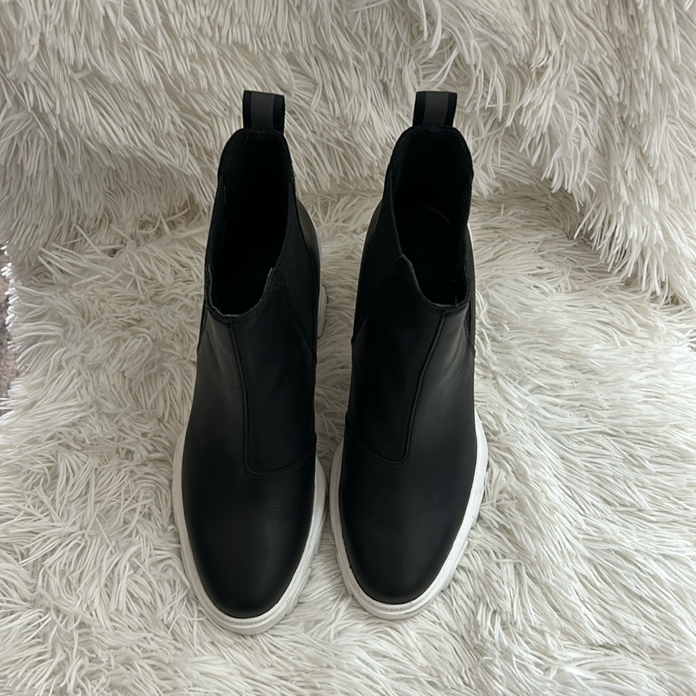 Sorel black leather boot with chunky white heels